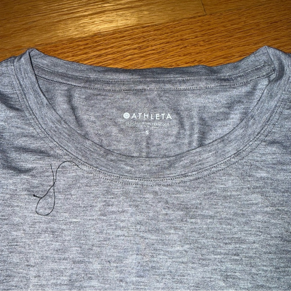 🍎Athleta Light Heather Gray Scoop Neck Tee
